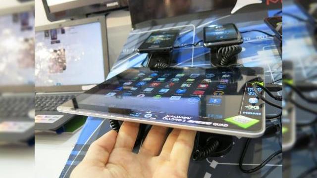 <b>Allview AllDro 3 Speed Quad, tableta Allview cu ecran de tip Retina si procesor quad-core, dezvăluit În premieră aici pe Mobilissimo.ro</b>Allview pregătește o tabletă cu procesor quad-core și rezoluție identică cu retina display de pe iPad 3 & 4. Se va numi Allview AllDro 3 Speed Quad și am avut ocazia să văd primul prototip al device-ului la MWC Barcelona, la standul...