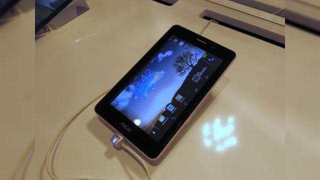 <b>MWC 2013: ASUS FonePad Întors pe toate părțile la standul ASUS din Barcelona (Video)</b>La începutul acestei săptămâni ASUS anunța într-o conferință de presă la &nbsp;MWC 2013 două noi produse: hibridul ASUS PadFone Infinity și tableta FonePad, cu funcții de telefon. Ei bine, pe acest din urmă produs a pus mâna Emil Dragotă,...