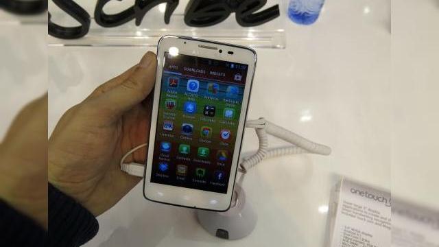 <b>MWC 2013: Alcatel One Touch Scribe Easy hands on preview - phablet de buget cu Jelly Bean (Video)</b>Ideea de phablet ieftin nu trebuie să vă mire în 2013, deoarece asistăm la o invazie a terminalelor cu ecrane de 5+ inch, dotări modeste și carcase din plastic. Printre ele se numără și modelul Alcatel One Touch Scribe Easy, phablet de buget cu...