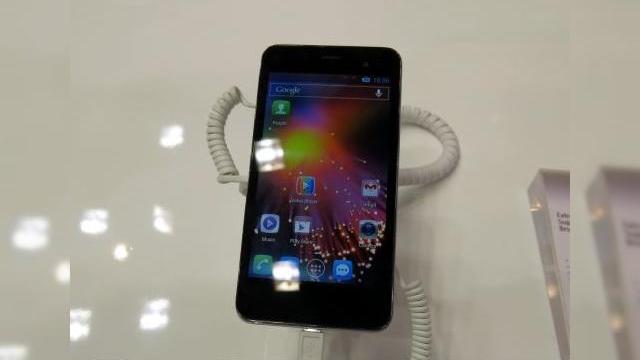 <b>MWC 2013: Alcatel One Touch Star hands on - e loc și pentru midrange la MWC! (Video)</b>Dacă v-am plictisit cu atât de multe modele de telefoane high end de la MWC 2013, hai să ne oprim și la un terminal midrange, produs de Alcatel. Compania franceză Alcatel a fost cumpărată de TCL cu ceva vreme în urmă și acum s-a orientat...