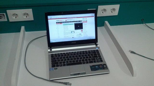 <b>MWC 2013: Impresiile din penultima zi a târgului de tehnologie, Întâlnirea cu un oficial Google de nivel Înalt</b>încă de dimineață mi-am putut da seama că MWC 2013 se apropie de final și nu mai are intensitate din primele două zile. Nu mai erau la fel de multe persoane care să facă pe ghidul ma metrou, mulțimea de vizitatori nu mai era la fel de mare....