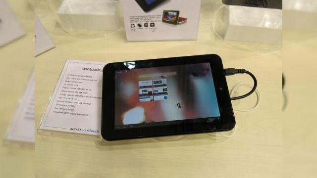 <b>MWC 2013: Alcatel produce și tablete! Iată un hands on cu Alcatel One Touch Tab 7HD (Video)</b>în ultimele zile ne-am axat destul de mult pe experiențe hands on cu device-uri Alcatel, compania având o prezență puternică la Mobile World Congress 2013, în Barcelona. Nu am analizat doar telefoane sau phableturi, ci și o tabletă, pe care o...