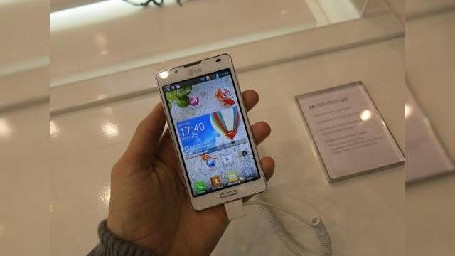 <b>MWC 2013: LG Optimus L7 II Hands on preview În Barcelona, un midrange atractiv pentru 2013 (Video)</b>Dacă LG Optimus L7 se vinde deja cu prețul de 799 la Quickmobile și aduce dotări bune pentru un midrange, nici succesorul său Optimus L7 II nu stă deloc rău. Avem de-a face cu un telefon pătrățos, cu spate cu textură plăcută, display luminos...