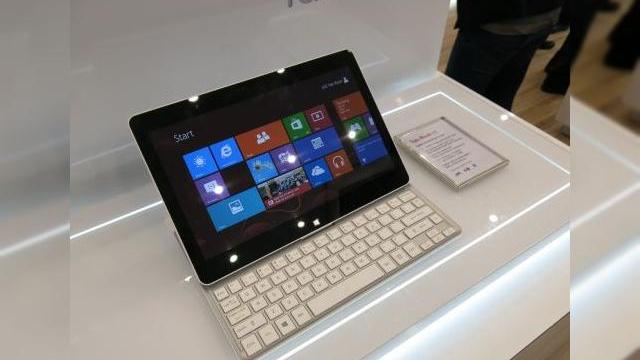 <b>MWC 2013: LG Tab-Book hands on, tableta cu tastatura glisantă și Windows 8 (Video)</b>Atunci când l-am văzut pe LG Tab-Book prima oară, mi-am amintit imediat de ASUS Eee Slider, una dintre puținele tabletele cu tastatura glisantă pe care am pus mâna. Acest nou model are o grosime în jur de 15 mm, rulează Windows 8 și are un...