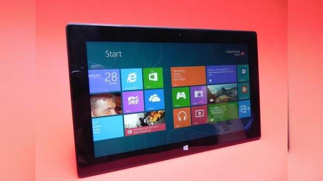 <b>Review Microsoft Surface RT: design plăcut, potențial de gaming, ceva lipsă (Video)</b>Tableta Microsoft Surface Pro a debutat cu review-uri negative și probleme de stoc, dar până să primim acest model în teste vă prezentăm review-ul lui Microsoft Surface RT, prima tabletă a celor de la Microsoft produsă in-house și un produs...