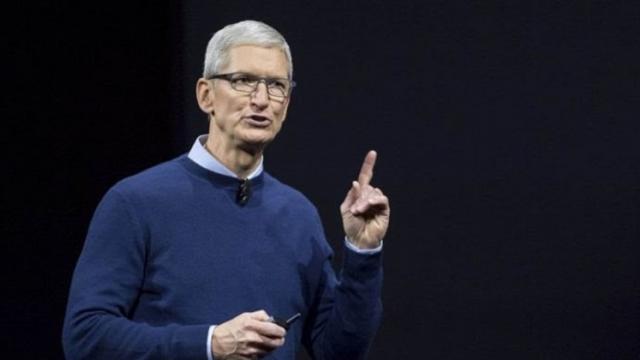 <b>Tim Cook afirmă că Android are 47 de ori mai mult malware decât iOS, se opune vehement sideloading-ului (interviu video)</b>Săptămâna trecută Apple a ţinut conferinţele şi workshop-urile clasice de la WWDC, dezvăluind în ediţia 2021 detalii despre iOS 15, iPadOS 15, watchOS 8 şi macOS Monterey. Ei bine azi Tim Cook ia cuvântul şi vorbeşte deschis