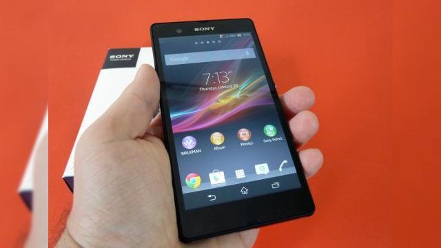 <b>Sony Xperia Z unboxing: scoatem din cutie primul telefon Full HD testat la Mobilissimo.ro! (Video)</b>Prezentat la CES 2013 și admirat la MWC 2013 Sony Xperia Z ne-a sosit în teste prin amabilitatea celor de la Sony România. Așteptam cu mult interes acest telefon, mai ales că el promite pe zona de cameră și vine cu un ecran Full HD, fiind de altfel...