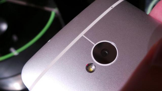 <b>HTC One va avea probleme de stoc din cauza productiei defectuoase de componente pentru cameră</b>Deja au început problemele pentru HTC, deoarece le-au fost prezise probleme de stoc pentru modelul HTC One. și nu e vorba de o cerere uriașă pentru telefon care va goli stocurile, ci mai degrabă de lipsa de promptitudine a partenerilor hardware când...