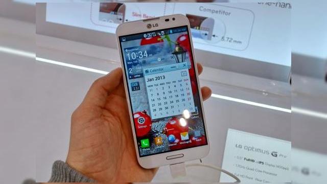 <b>LG Smart Video folosește recunoașterea mișcării ochilor pentru a controla playback-ul video</b>De o săptămână încoace auzim numai zvonuri despre Samsung Galaxy S4 și sistemul său de scrolling bazat pe privirea utilizatorului. Dacă despre acest Eye Scrolling nu avem prea multe detalii, ei bine despre un sistem similar de la LG avem...