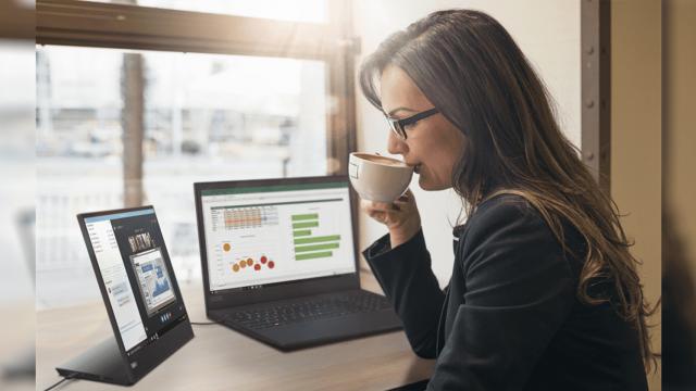 <b>Lenovo a lansat noi monitoare dedicate productivității; Modelul M15 Mobile este compact și ușor, fiind conceput pentru laptopuri</b>Lenovo a lansat o mulțime de periferice recent, dar și noi laptopuri din gama ThinkPad. Alături de acestea au debutat și noi monitoare inedite, dar și un webcam care se atașează facil de acestea. Este vorba despre monitorul ThinkVision T24m-20 și modelul