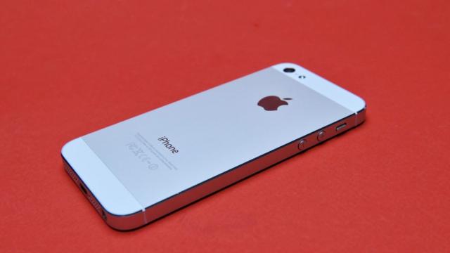 <b>BlackBerry Z10 vs iPhone 5 vs Samsung Galaxy S4 - telefoane de top cu sisteme de operare distincte</b>BlackBerry Z10 și Samsung Galaxy S4 au debutat în 2013, primul a intrat și în oferta magazinelor, iar al doilea de prin aprilie. iPhone 5 vine din 2012 și este cel mai bine vândut smartphone din piață cu peste 27 milioane unități în Q4 2012,...