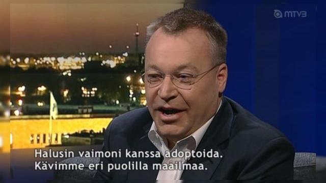 <b>Super interviu cu Stephen Elop: elegant cu privire la rivalitatea cu iPhone, indicii cu privire la Nokia Lumia 928</b>Stephen Elop, CEO Nokia a avut recent parte de un interviu foarte interesant, amuzant și activ, în special datorită gazdei talk show-ului la care se afla. Interviul a avut loc în Finlanda, la un post local de televiziune și cu această ocazie am...