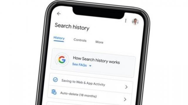<b>Șterge ultimele 15 minute de căutări; Iată noua funcție Google Quick Delete de pe telefoane</b>Google vrea să ușureze procedeul de a ne șterge urmele de pe Internet și a ne șterge căutările mai mult sau mai puțin rușinoase. Tocmai a lansat o funcție, sau mai bine zis o opțiune de Privacy integrată în aplicația Google 