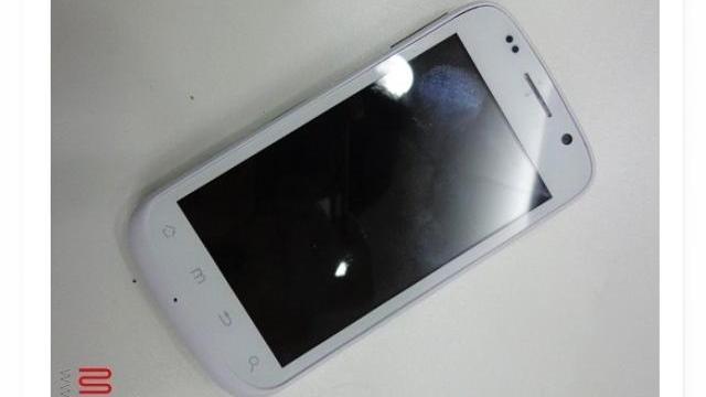 <b>Cel mai ieftin smartphone din lume se numește Mogu Tiger S2 și are procesor dual core; Costă 49 de dolari!</b>Mogu Tiger S2 e un telefon din China despre care nu am fi auzit vreodată, dacă nu avea incredibilul preț de 49 de dolari. îl catalogăm drept smartphone deoarece are procesor dual core și dotări care nu sunt deloc rele pentru un asemenea preț....