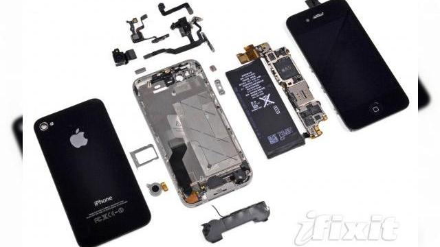 <b>Chinezii Își construiesc propriul iPhone, folosind componente false ajunse la Apple</b>Probabil ați auzit de telefoane clonate în China, sau terminale care arată&nbsp;ca un iPhone, dar au dotări de model Android low end. Acum a fost descoperit un grup de infractori din China, care ar fi păcălit Apple, vânzându-le componente false...