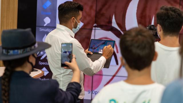 <b>Tableta Huawei MatePad 11 își dovedește capabilitățile grafice într-un workshop de ilustrație digitală</b>Printre cele mai noi produse aduse pe piață de către Huawei avem și tableta MatePad 11 care a primit rapid și recenzia detaliată Mobilissimo chiar aici, fiind un prim dispozitiv cu HarmonyOS pe care l-am testat. Această tabletă 