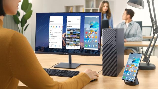 <b>Huawei MateStation S a debutat oficial în România! Noul PC aduce productivitate sporită și vine cu monitor la pachet în această perioadă</b>Huawei a intrat și pe piața de desktop-uri PC în acest an. Astfel, primul computer din portofoliul companiei este modelul MateStation S, disponibil acum pe www.huaweistore.ro. El este destinat productivității, iar până pe 22 august poate fi achiziționat