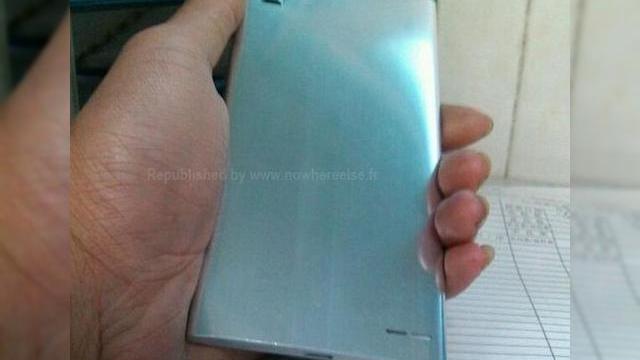 <b>Huawei Honor 3 se lansează luna viitoare, vine cu un design foarte arătos</b>Mai țineți minte acel telefon Huawei arătos care a ajuns pe web sub numele de Huawei Edge și ne-a încântat prin intermediul carcasei sale din aluminiu? Ei bine, se pare că acest terminal va sfârși prin a ajunge pe piața sub numele de Huawei...