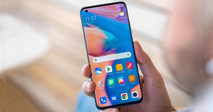 <b>Xiaomi promite că va rezolva problemele legate de senzorului de proximitate întâmpinate de către utilizatori</b>Xiaomi este compania cu cea mai rapidă creștere din anul 2021, ajungând pe locul 2 la nivel global în topul producătorilor smartphone și chiar pe primul loc din punct de vedere al vânzărilor în țări precum Spania și chiar România. Totuși, probabil