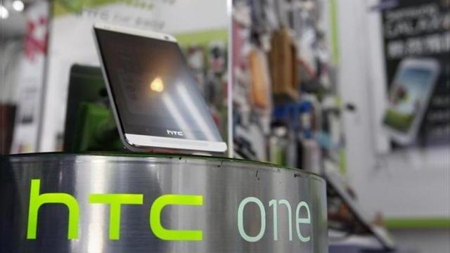 <b>Chiar și cu performanțele la capitolul vânzări ale modelului One, situația financiară a HTC pentru luna aprilie este Îngrijorătoare</b>Este adevărat, &ldquo;cu o floare nu se face primăvară&rdquo;. Sintagma se aplică foarte mult în cazul HTC, văzând rezultatele financiare ale companiei pentru luna aprilie. Față de aceeași lună a anului trecut, producătorul se găsește în...
