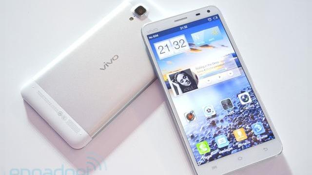 <b>Vivo Xplay, un terminal quad core cu ecran Full HD de 5.7 inch, chipuri audio, utilizare single hand</b>Direct din China vine un nou terminal mobil interesant, pe numele său Vivo Xplay. E vorba de încă un telefon Android quad core cu ecran 1080p. Diagonală acestui model este de 5.7 inch, deci intra în teritoriul phableturilor. &nbsp; Xplay vine cu un...