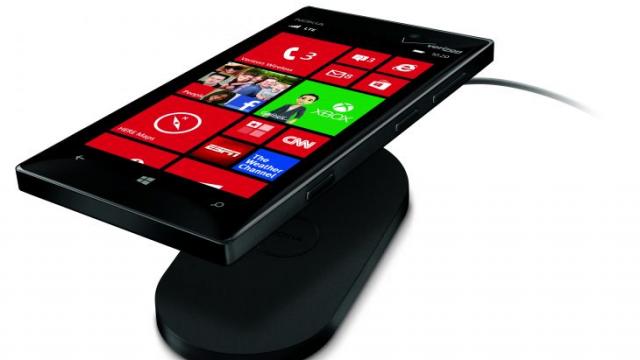 <b>Nokia Lumia 928 - detalii tehnice oficiale, clip de tip hands-on</b>Nokia Lumia 928 a fost subiectul unor clipuri video de tip teaser în ultimele zile. L-am văzut în teste comparative cu Samsung Galaxy S III și iPhone 5, filmând dintr-o dronă etc. Va fi regăsit în oferta Verizon Wireless din 16 mai.&nbsp; &nbsp;...