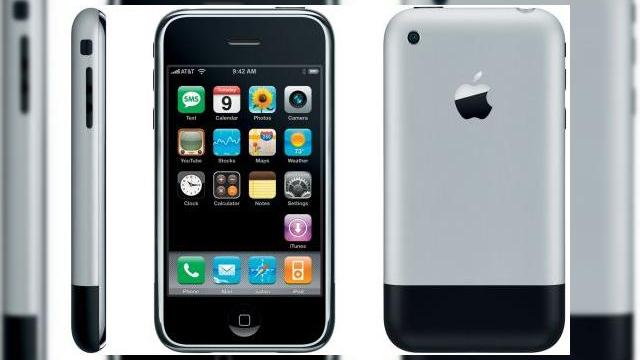 <b>iPhone cu procesor Intel? Pe aproape, cel puțin la primele generații!</b>Se pare că primul Apple iPhone lansat vreodată, cel din 2007 era inițial proiectat cu un procesor Intel la interior, conform CEO-ului producătorului de chipuri. Paul Otellini, oficialul de la Intel a făcut această dezvăluire la un eveniment recent....