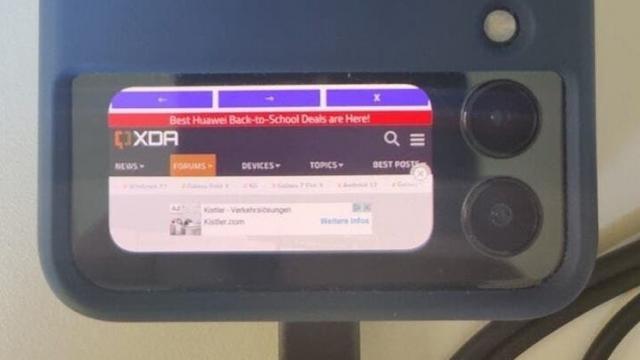 <b>Samsung Galaxy Z Flip 3 are un exploit/bug care îi afectează ecranul extern</b>Samsung Galaxy Z Flip 3 a fost prezentat pe 11 august alături de Galaxy Z Fold 3 şi este cel mai nou telefon pliabil Samsung cu clapetă. A fost deja disecat şi testat în fel şi chip, dar azi aflăm că ar avea un bug interesant