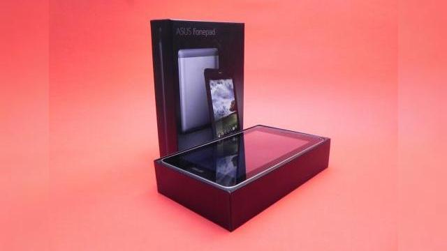 <b>ASUS Fonepad unboxing: Nexus 7 metalizat și cu funcție de telefon (Video)</b>ASUS Fonepad este la prima vedere o rudă a lui Nexus 7 cu carcasa metalizată, funcție de telefon și CPU Intel. Aflăm dacă e mai mult de atât sau nu în review-ul complet din zilele următoare, dar până atunci iată unboxing-ul acestui terminal....