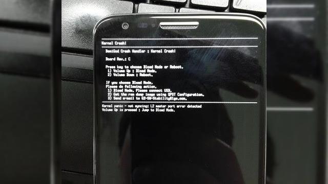 <b>LG Optimus G2 apare Într-o nouă fotografie ce confirmă lansarea iminentă</b>Despre LG Optimus G2 nu cunoștem prea multe detalii, afară de cele ce confirmă că modelul va fi anunțat oficial anul acesta. Terminalul a mai fost prezentat anterior în cadrul unor imagini scăpate pe net, acum din nou vedeta unor astfel de dovezi...