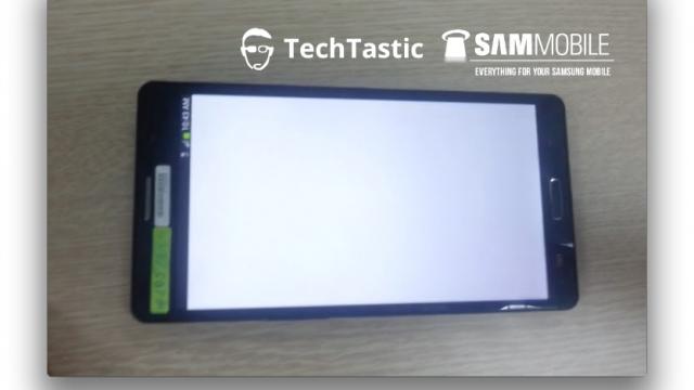 <b>Samsung Galaxy Note III În primele imagini; Prototipul aduce ușor cu Galaxy S II și primul Note</b>După câteva scurgeri de informații bazate pe un presupus nume de cod al lui Galaxy Note III și câteva benchmark-uri, iată că avem și primele imagini cu viitorul phablet flagship de la Samsung. Galaxy Note III poate fi admirat mai jos și pentru...