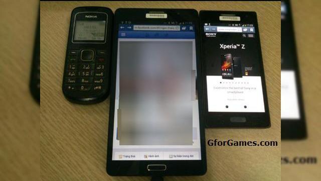 <b>Samsung Galaxy Note 3 pare un gigant pe lângă alte telefoane; Iată o imagine comparativă!</b>știam deja că Samsung Galaxy Note 3 va fi un terminal mare, dar nu chiar atât de mare pe cât pare în imaginea de mai jos. O nouă presupusa fotografie cu un prototip al viitorului phablet a apărut pe web și de această dată vedem terminalul...