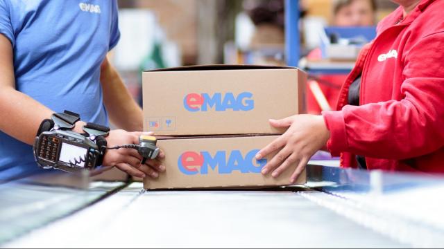 <b>eMAG își prezintă strategia de expansiune în Germania, dorind să recruteze cât mai mulți retaileri germani în portofoliu</b>Finalul de săptămână ne aduce o veste importantă despre eMAG, retailer cu planuri mărețe pentru perioada următoare. Aflăm via Profit.ro faptul că retailerul și-a prezentat recent strategia de expansiune în Germania