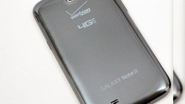 <b>Probleme cu actualizarea la Android 4.2! Galaxy S III și Note II au parte de amânări ale update-ului!</b>Deși la fiecare nouă generație de Galaxy S sau Galaxy Note ni se promit actualizări prompte la Android, iată că la apusul acestor produse, atunci când ele devin mai puțin populare, software-ul începe să întârzie. &nbsp; Este și cazul lui...