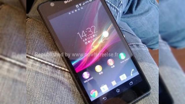 <b>Sony Xperia ZU ajunge pe web din nou, de această dată terminalul de 6.44 inch e fotografiat pornit</b>Sony Xperia ZU aka Togari aka Xperia Z Ultra a primit deja confirmarea oficială pentru lansarea pe 4 iulie, în cadrul unui eveniment organizat la Paris. Totuși, scurgerile de informații și fotografii continuă, iar astăzi vedem terminalul pornit...