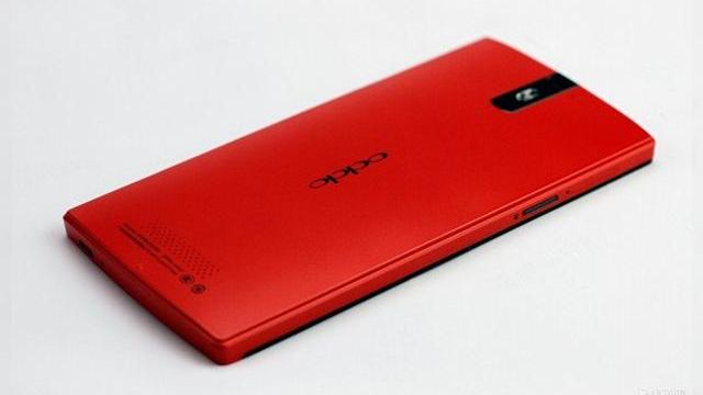 <b>Oppo Find 5 e acum disponibil și pe roșu... inclusiv În Europa!</b>Cu câteva săptămâni în urmă vă informam că producătorul asiatic Oppo are acum un magazin care livrează telefoane în Europa fără taxe în plus de transport. Oppo are o filială și în Europa de Est, prin care ne-a parvenit spre review modelul...