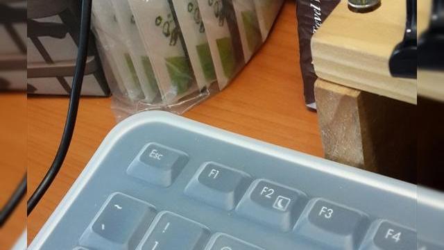 <b>Galaxy Note III face prima sa fotografie, confirmă camera de 13 MP cu date EXIF</b>De obicei scurgerile de informații cu privire la terminale nelansate încă pornesc de la un nume de cod, apoi urmează o fotografie realizată cu camera terminalului și apoi fotografii cu handsetul. Ei bine, la Galaxy Note III lucrurile se petrec...