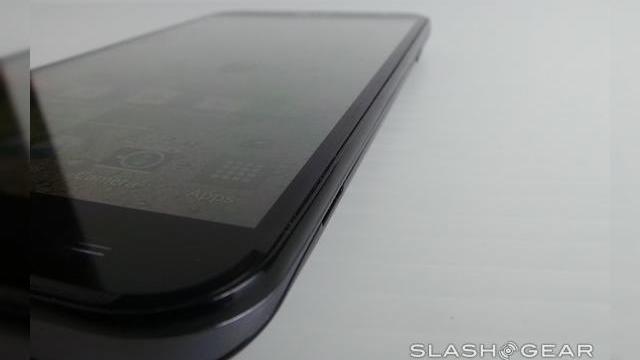 <b>LG Optimus L9 II ajunge pe web din nou În imagini, vine cu ecran mare, specificații modeste</b>LG Optimus L9 II a apărut în urmă cu câteva săptămâni în câteva imagini care îi arătau doar o parte din design. Ei bine, acum vedem fotografii ceva mai clare și trebuie să menționăm că acest smartphone nu a fost anunțat oficial încă....