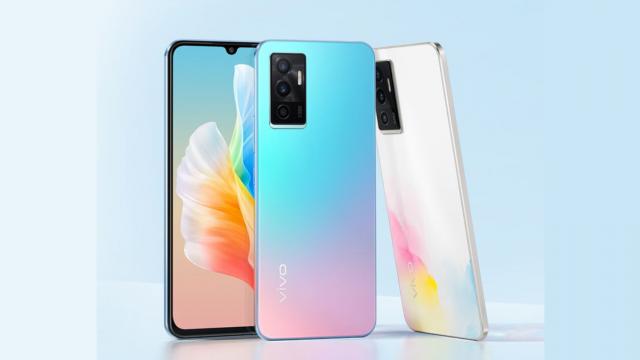 <b>vivo S10e debutează oficial; Smartphone cu display AMOLED de 6.44 inch, baterie de 4400 mAh și CPU MediaTek Dimensity 900</b>În vara acestui an era prezentată oficial seria vivo S10 compusă din modelele vivo S10 și S10 Pro. Astăzi a fost anunțat sub același lineup un al treilea smartphone sub forma modelului vivo S10e. Asemeni celorlalte terminale, acesta este disponibil