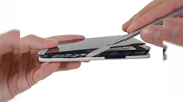 <b>HTC One, coșmarul service-urilor; Dezasamblarea sa prezintă un terminal dificil de reparat (Video)</b>De parcă dezasamblarea lui HTC One de la iFixit nu era de ajuns, cei de la etradesupply au realizat un clip în care ne prezintă modul în care putem face disecția acestui terminal flagship. Trebuie să menționăm și că iFixit i-a dat lui HTC One...