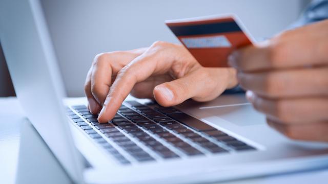 <b>În primele 9 luni ale anului numărul tranzacțiilor online cu cardul a crescut cu 50% potrivit NETOPIA Payments</b>NETOPIA Payments este după cum bine știți, cel mai utilizat procesator de plăți electronice din România - companie înființată în anul 2003 și cu aproximativ 30.000 de comercianți care îi folosesc serviciile și soluțiile