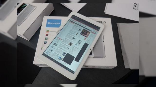 <b>Evolio Quadra - date tehnice complete, galerie foto și primele impresii</b>Am participat într-un cadru restrâns la prezentarea Evolio Quadra, tabletă cu CPU quad-core la 1.2 GHz, Android Jelly Bean și preț de achiziție situat la 999 lei. Sunt câteva puncte interesante legate de noua tabletă Evolio, au fost și discuții...