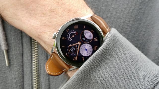 <b>Ceasul Huawei cu monitorizarea tensiunii arteriale va sosi în această lună </b>Ştiam de ceva vreme că Huawei ne pregăteşte un ceas inteligent cu funcţii medicale evoluate, iar acum avem şi o perioadă pentru sosirea sa. Se pare că firma care tocmai a lansat Huawei GT 3 ar pregăti acum un nou Watch care 