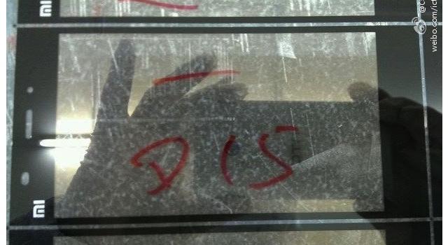 <b>Xiaomi Mi3 Își face apariția Într-o imagine cu panoul sau frontal; Indicii cu privire la un design pătrățos!</b>Xiaomi Mi3 este unul dintre cele mai așteptate telefoane ale anului, în ideea că este atât performant, cât și destu de ieftin, având în vedere dotările sale. Se zvonea că acest model ar urma să vină în august, iar acum avem parte de încă o...