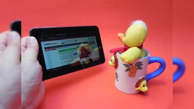 <b>Review Evolio Evotab HD: tabletă cu experiență rezonabilă pentru un preț pe măsură (Video)</b>După ce am testat tabletele Aria de la Evolio și pe Evotab Fun și alte câteva modele, i-a revenit rândul lui Evotab HD. Terminalul vine într-o cutie colorată și arătoasă, mult peste ambalajele rivalilor locali ai lui Evolio. Produsul costă 479...