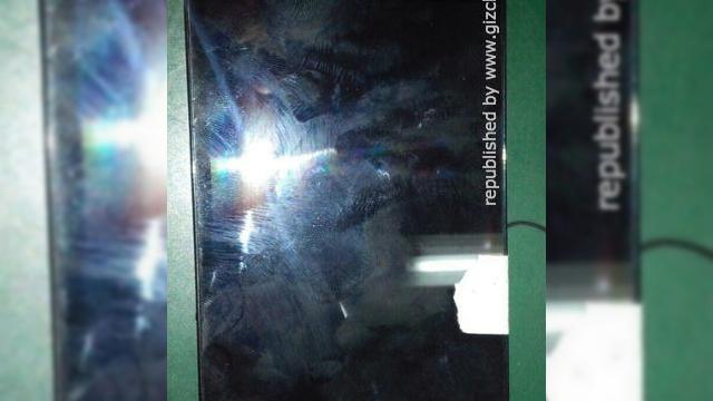 <b>Primul telefon cu 3 GB RAM este... Xiaomi Mi3; Iată un prototip!</b>Am trecut și pragul de 2 GB RAM pe telefoane mobile, de vreme ce azi aflăm că va exista un terminal cu 3 GB RAM, iar modelul în cauză este Xiaomi Mi3. Pot spune că la ora actuală cele mai așteptate flagship-uri din China sunt noul telefon Meizu...