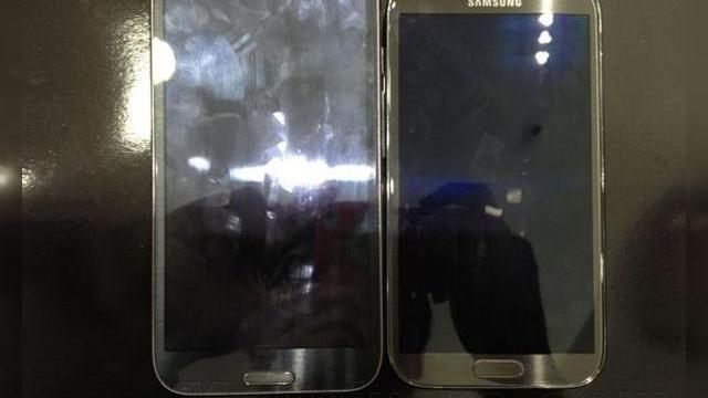 <b>Samsung Galaxy Note 3 va fi disponibil În 4 variante</b>Galaxy Note 3&nbsp;este unul dintre cele mai așteptate deviceuri ale acestui an, de aceea a avut parte de multe zvonuri anul acesta. O noutate vine însă din partea celor de la&nbsp;ET News, care afirmă că acest phablet va fi disponibil în&nbsp;4...