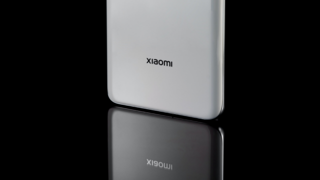 <b>Xiaomi 12X apare menționat online: telefon cu ecran AMOLED mai mic decât media, procesor Snapdragon 870</b>Xiaomi pare a se pregăti să lanseze o sumedenie de telefoane din seria Xiaomi 12, poate chiar mai multe decât seriile Xiaomi Mi 11/11. Deja am aflat că vom avea o versiune Xiaomi 12, a apărut şi un Xiaomi 12 Mini şi Xiaomi 12