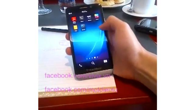 <b>BlackBerry A10 "Aristo" Își face apariția În primul clip hands-on (Video)</b>BlackBerry A10 "Aristo" și-a făcut apariția într-o serie de fotografii în ultima vreme și au apărut speculații și cu privire la dotările sale. Acum avem primul clip hands on cu acest model, pe care îl puteți admiră în acțiunea mai...