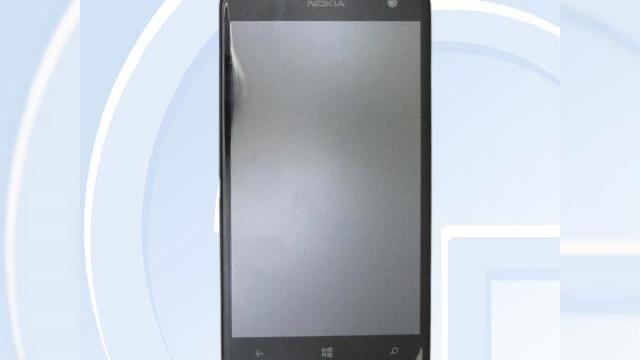 <b>Nokia Lumia 625 ajunge pe web, vine cu cel mai mare ecran de pe un Lumia de până acum</b>De la Nokia EOS ne așteptam să facă saltul la o diagonală mai mare, dar produsul final, Lumia 1020 a rămas la 4.5 inch. Ei bine, iată că pragul e trecut de un model care sună mai degrabă a midrange, Nokia Lumia 625, care tocmai a ajuns pe web în...